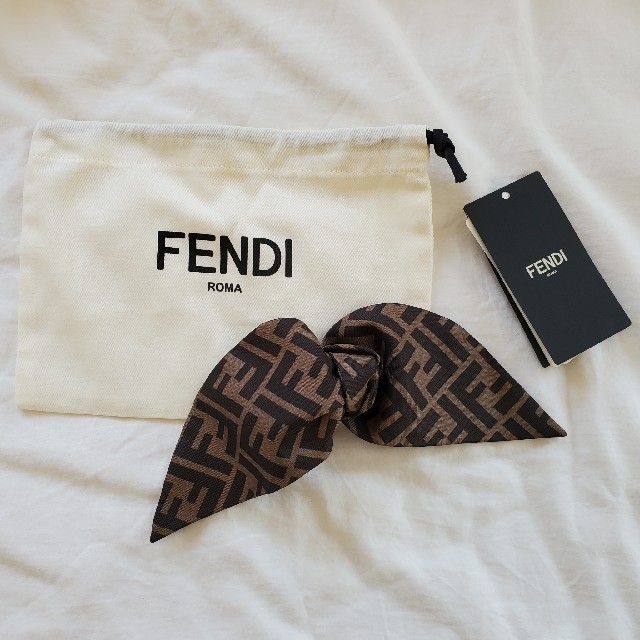 バレッタリボンバレッタFENDI リボン バレッタ ヘアクリップ