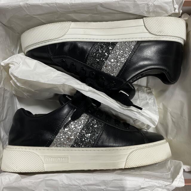 名作 【美品】miu 35 miu 22cm ブラック ロゴ グリッター 厚底