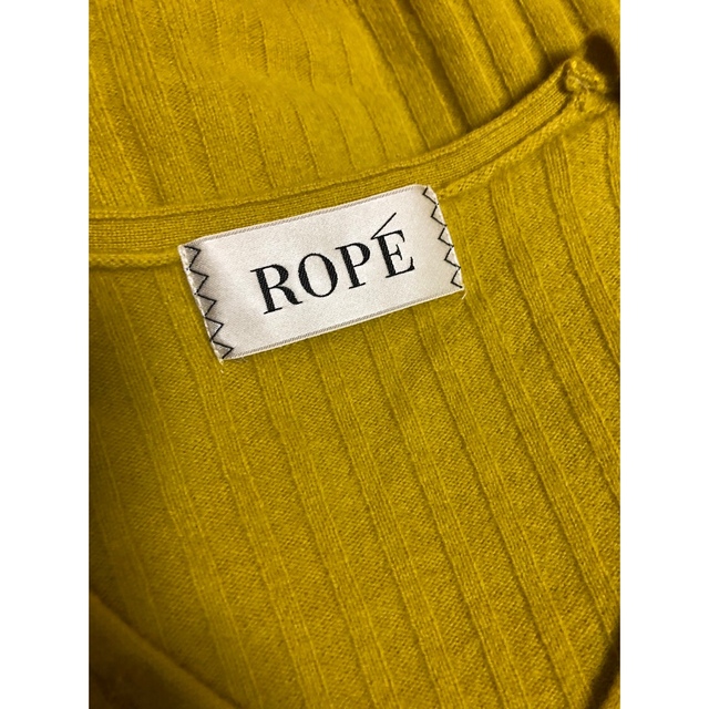 ROPE’(ロペ)のロペ　カシミヤブレンドリブプルオーバー　ニット　イエロー レディースのトップス(ニット/セーター)の商品写真