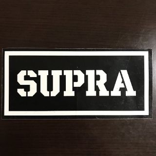 スープラ(SUPRA)の(縦7.2cm横15.3cm) supra ステッカー(スケートボード)