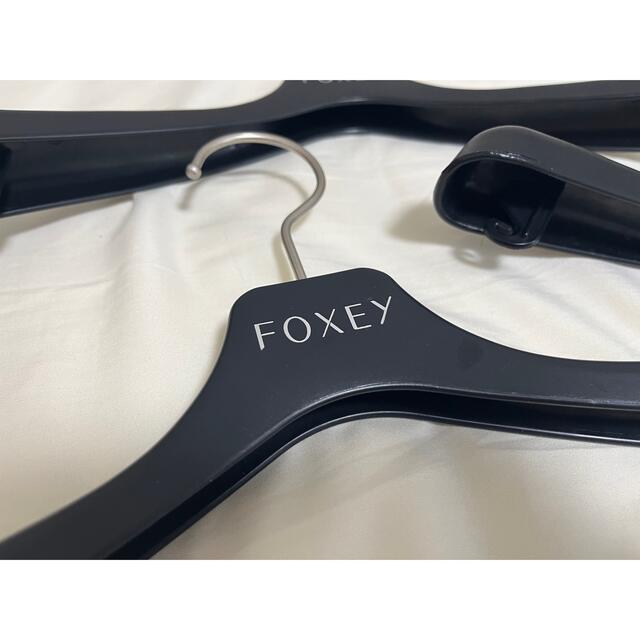 FOXEY(フォクシー)のFOXEY ハンガー　4本セット インテリア/住まい/日用品の収納家具(押し入れ収納/ハンガー)の商品写真