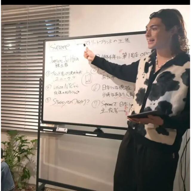 Supreme(シュプリーム)の最終値下げ！ モーガン蔵人Supreme Cow Print Cardigan メンズのトップス(カーディガン)の商品写真