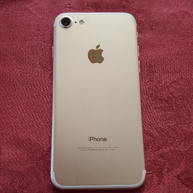 Apple(アップル)のiPhone 7 Gold 32 GB Simフリー スマホ/家電/カメラのスマートフォン/携帯電話(スマートフォン本体)の商品写真