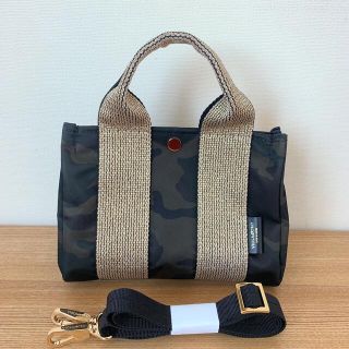 定価16,500円【極美品】ヴィオラドーロ2wayナイロンラメ迷彩バッグ(トートバッグ)