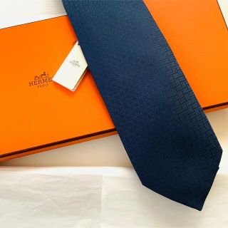 エルメス(Hermes)の新品未使用　HERMES ネクタイ H柄　総柄　シルク100％　ネイビー系(ネクタイ)