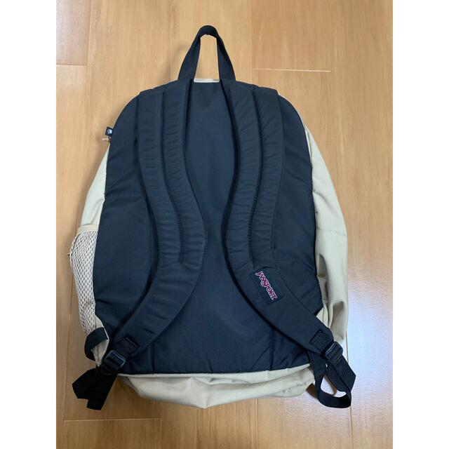 JANSPORT(ジャンスポーツ)の値下げ中　JANSPORT ジャンスポ　リュック　ベージュ レディースのバッグ(リュック/バックパック)の商品写真