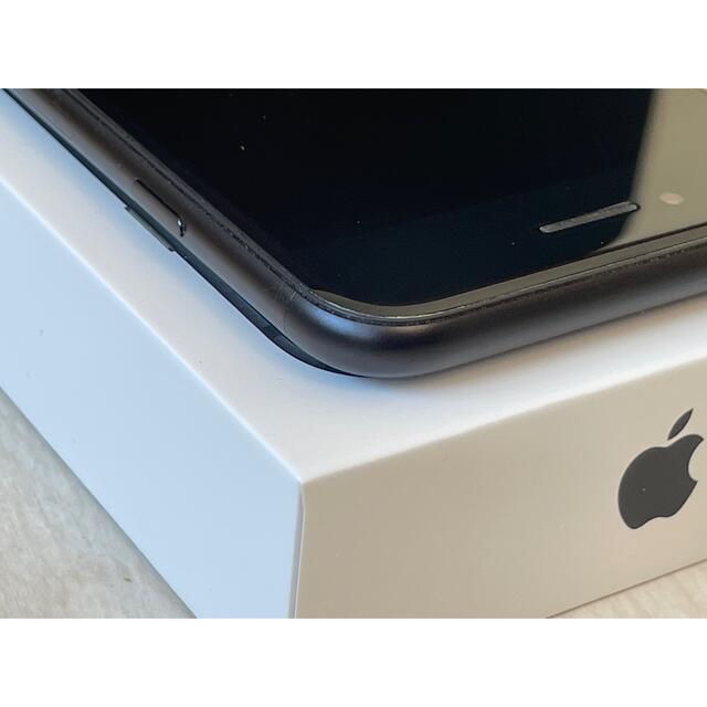 Apple(アップル)の中古美品 iPhoneSE2 第2世代 64GB ブラック スマホ/家電/カメラのスマートフォン/携帯電話(スマートフォン本体)の商品写真