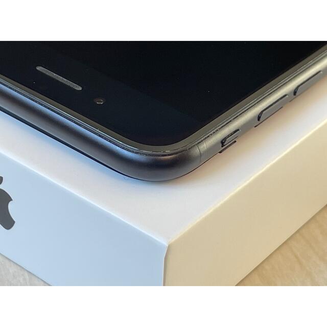 Apple(アップル)の中古美品 iPhoneSE2 第2世代 64GB ブラック スマホ/家電/カメラのスマートフォン/携帯電話(スマートフォン本体)の商品写真