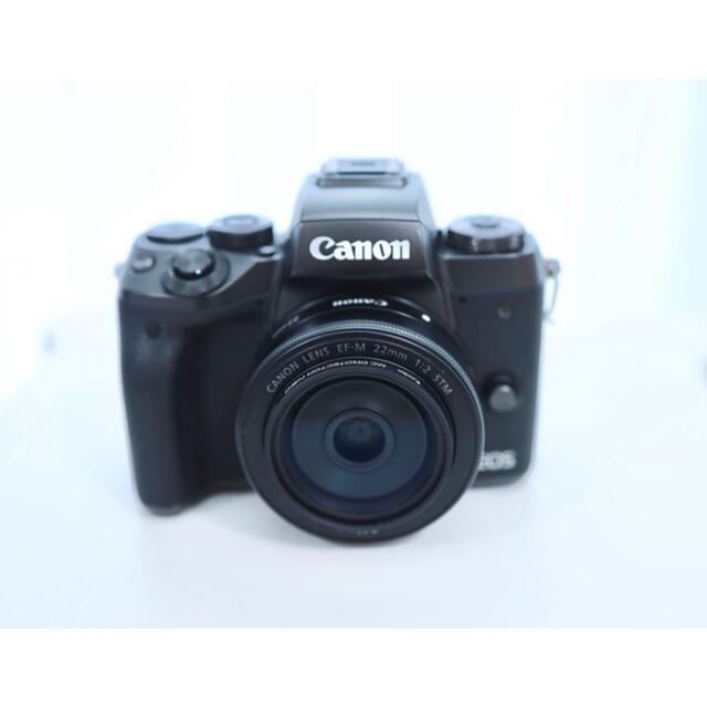 Canon(キヤノン)のCANON EOS M5ボディ/EF-M22mm F2 STM スマホ/家電/カメラのカメラ(レンズ(単焦点))の商品写真