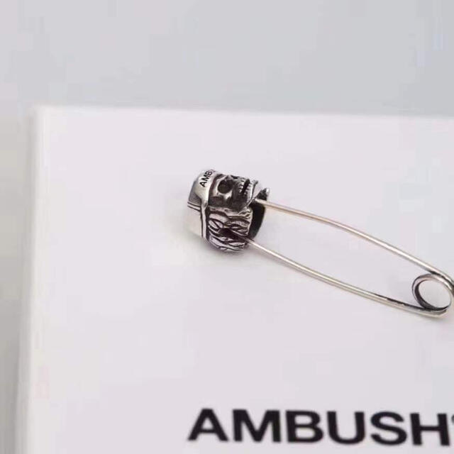 ambush 安全ドクロピンモチーフピアス片耳 限定カラー 64.0%OFF www ...