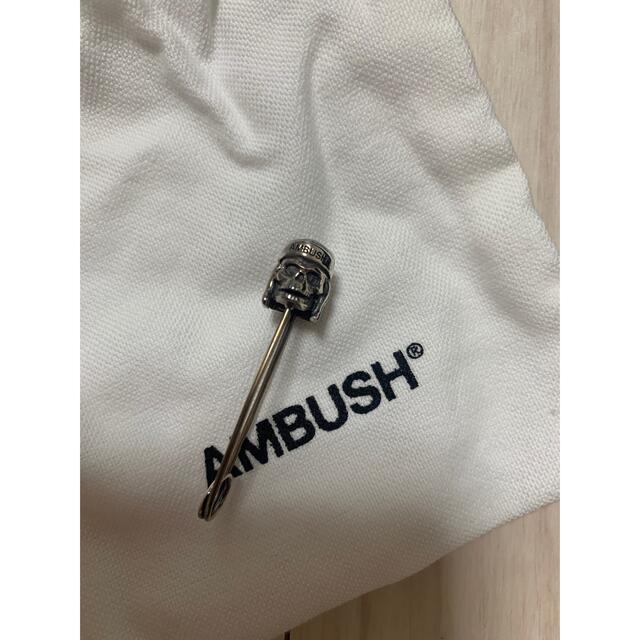 AMBUSH(アンブッシュ)のambush 安全ドクロピンモチーフピアス片耳 メンズのアクセサリー(ピアス(片耳用))の商品写真