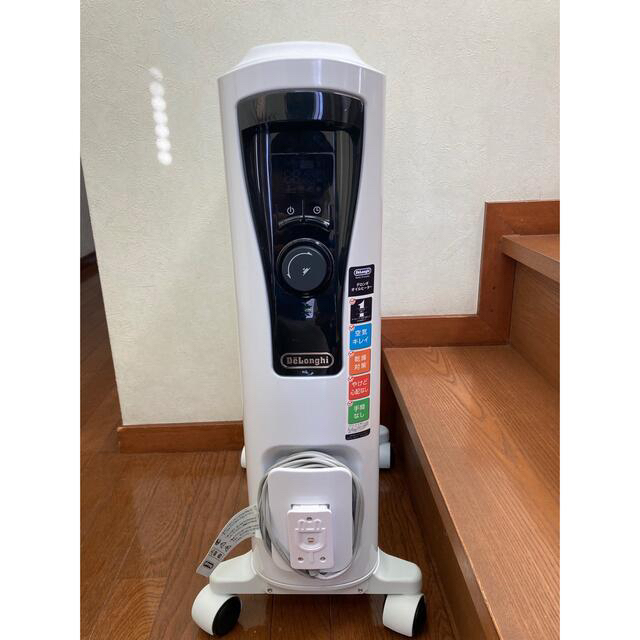 DeLonghi(デロンギ)のデロンギ　ユニカルド オイルヒーター  RHJ65L0712 スマホ/家電/カメラの冷暖房/空調(オイルヒーター)の商品写真