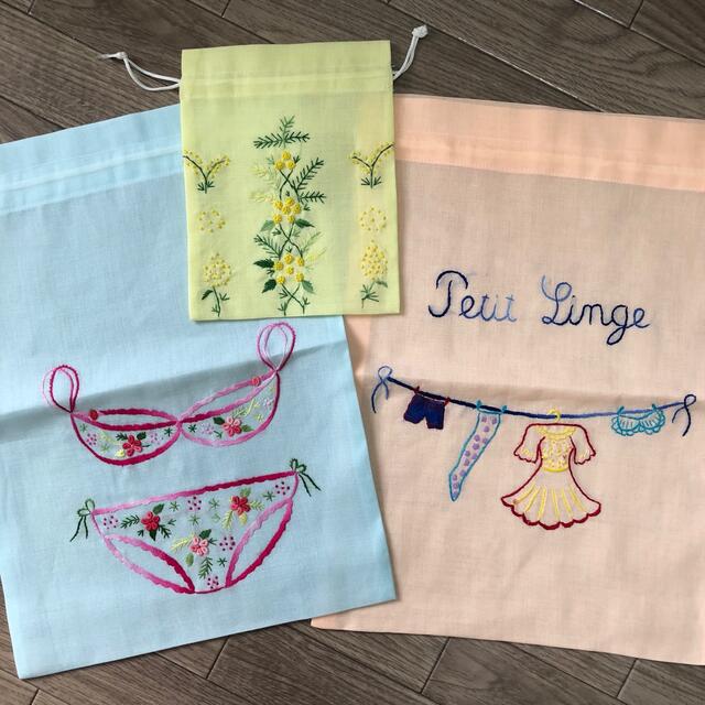 刺繍🌹 巾着袋　3枚セット　新品未使用 レディースのファッション小物(ポーチ)の商品写真