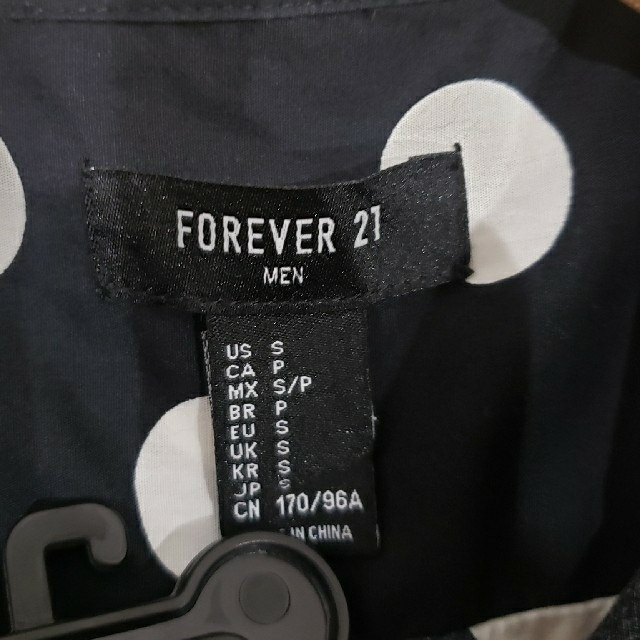 FOREVER 21(フォーエバートゥエンティーワン)のフォーエバー21 ドット　シャツ　水玉 メンズのトップス(シャツ)の商品写真