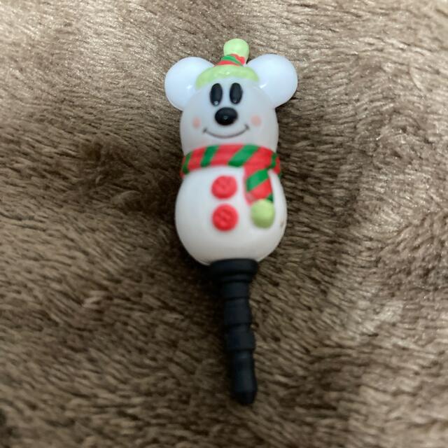 Disney(ディズニー)の雪だるまミッキー　イヤホンジャック　 スマホ/家電/カメラのスマホアクセサリー(ストラップ/イヤホンジャック)の商品写真