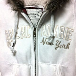 アバクロンビーアンドフィッチ(Abercrombie&Fitch)の未使用 定価15000円値下げ中(パーカー)