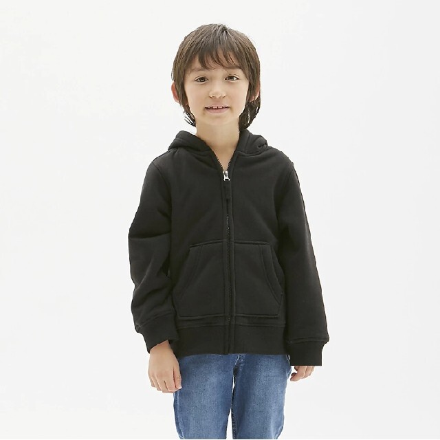 GU(ジーユー)のGU 裏ボアフルジップパーカー 140 ブラック キッズ/ベビー/マタニティのキッズ服男の子用(90cm~)(ジャケット/上着)の商品写真