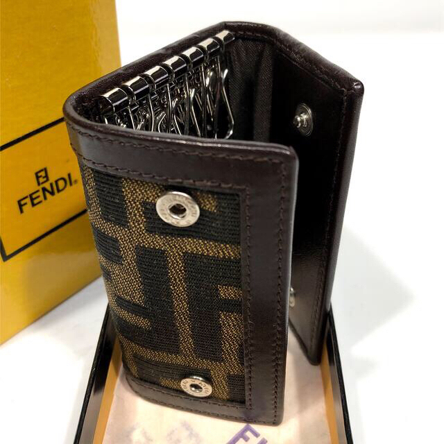 FENDI(フェンディ)のフェンディ　キーケース　ズッカ　6連/フェンディ　キーホルダー　ズッカ　6連 レディースのファッション小物(キーケース)の商品写真