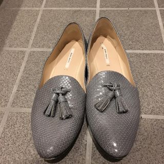 ザラ(ZARA)のタッセルグレーパンプス(ハイヒール/パンプス)