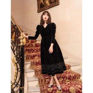 Embroidered Velour Midi Dress herlipto(ひざ丈ワンピース)