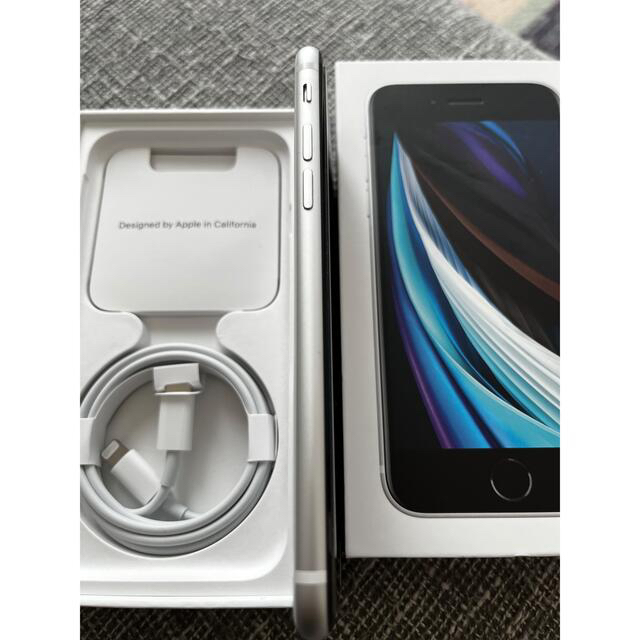 iphone se2 128g ホワイト 中古美品  おまけ多数 スマホ/家電/カメラのスマートフォン/携帯電話(スマートフォン本体)の商品写真