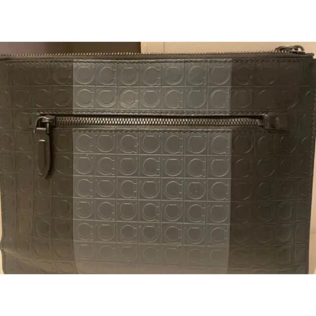 フェラガモクラッチバック美品。定価98000円 特価商品 49.0%割引
