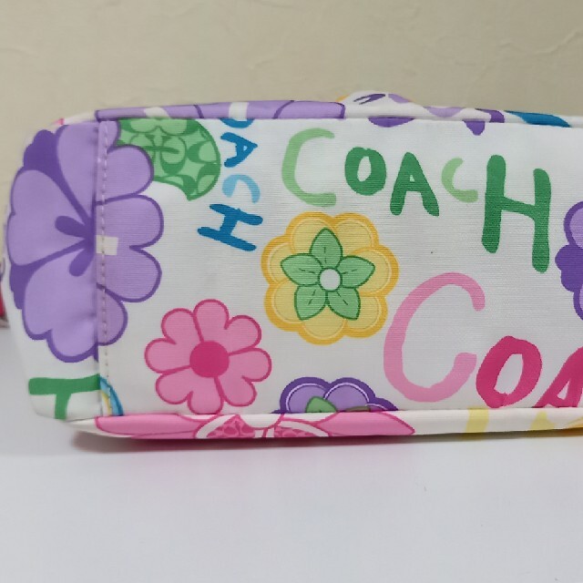 COACH(コーチ)のCOACH  花柄 アクセサリーポーチ  ミニショルダー レディースのバッグ(ハンドバッグ)の商品写真