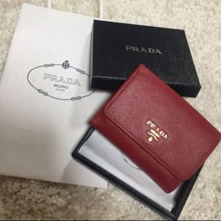 プラダ(PRADA)のPRADA プラダ サフィアーノ 財布 二つ折り ミニ ミニ財布 レッド 赤(折り財布)