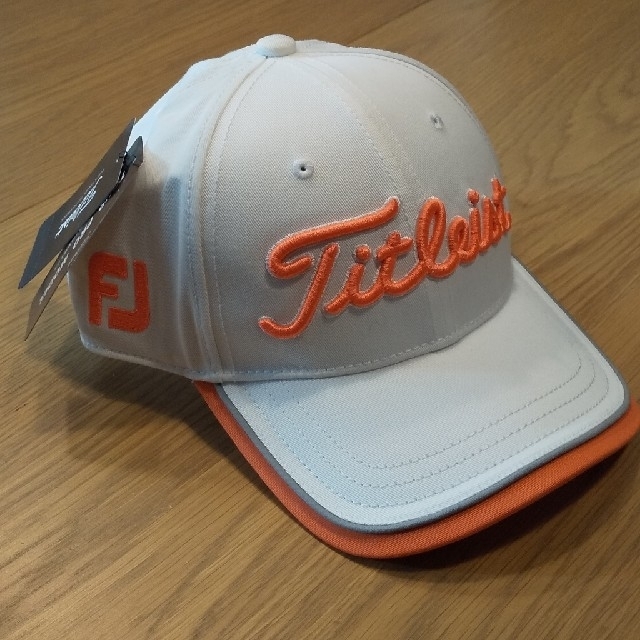 Titleist(タイトリスト)の新品未使用品 タイトリスト ゴルフキャップ[ホワイト/オレンジ] スポーツ/アウトドアのゴルフ(その他)の商品写真