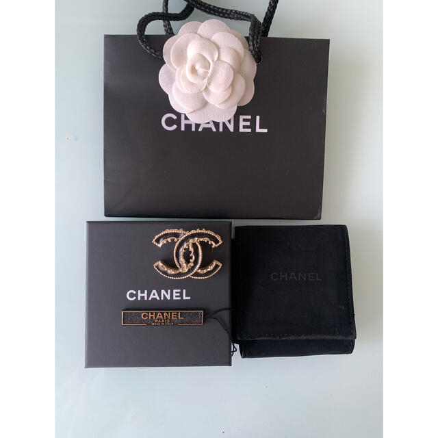 CHANEL(シャネル)のシャネルCHANELブローチ(美品) レディースのアクセサリー(ブローチ/コサージュ)の商品写真