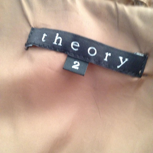 theory(セオリー)のtheory ミルクベージュダウン レディースのジャケット/アウター(ダウンコート)の商品写真