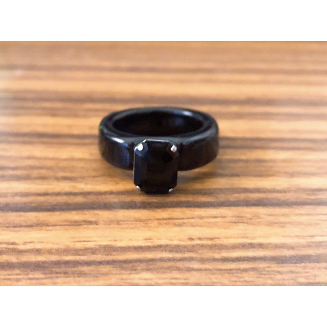  【新品送料無料❗️】新色 アクリルリング 指輪 アクセサリー ブラック 黒 レディースのアクセサリー(リング(指輪))の商品写真