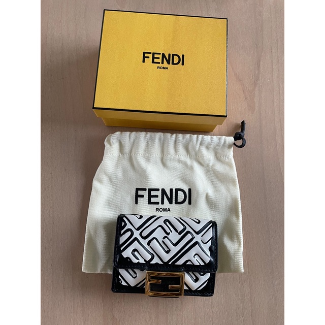 西日本産 【FENDI箱付き】マイクロ 三つ折り財布 ブラックナッパレザー