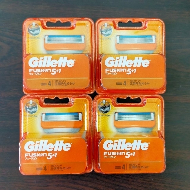 P&G(ピーアンドジー)の【新品未使用】Gillette ジレットフュージョン5+1替刃（4コ入）4セット コスメ/美容のシェービング(カミソリ)の商品写真