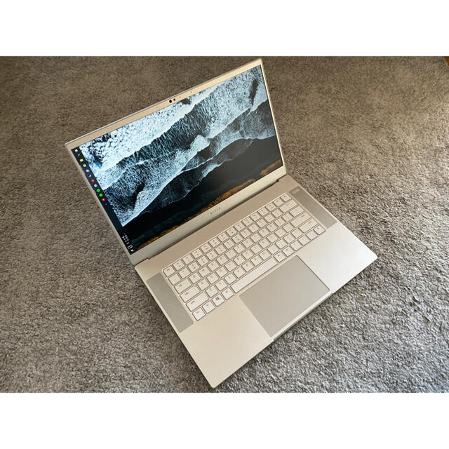 Razer Blade 15 Mercury White 限定モデル