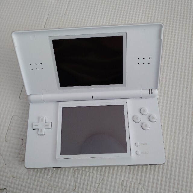 任天堂(ニンテンドウ)の新品未使用 NintendoDSLite ホワイト エンタメ/ホビーのゲームソフト/ゲーム機本体(携帯用ゲーム機本体)の商品写真