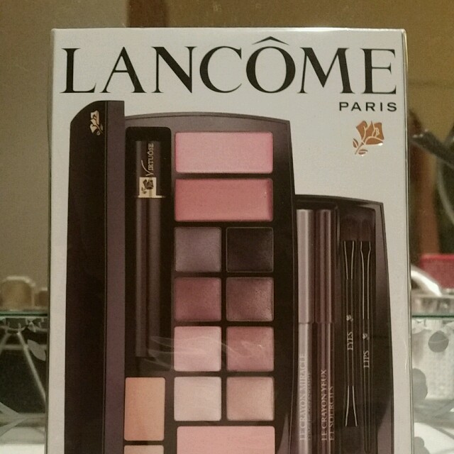 LANCOME(ランコム)のLANCOME アブソリューオー　ナチュレル コスメ/美容のキット/セット(コフレ/メイクアップセット)の商品写真