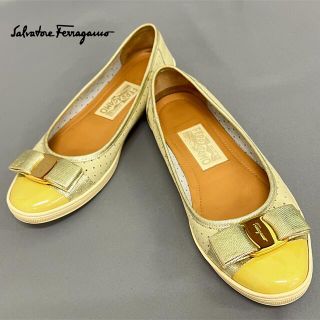 サルヴァトーレフェラガモ(Salvatore Ferragamo)のフェラガモ ヴァラ リボン パンチングレザー パンプス フラットシューズ 6M(バレエシューズ)