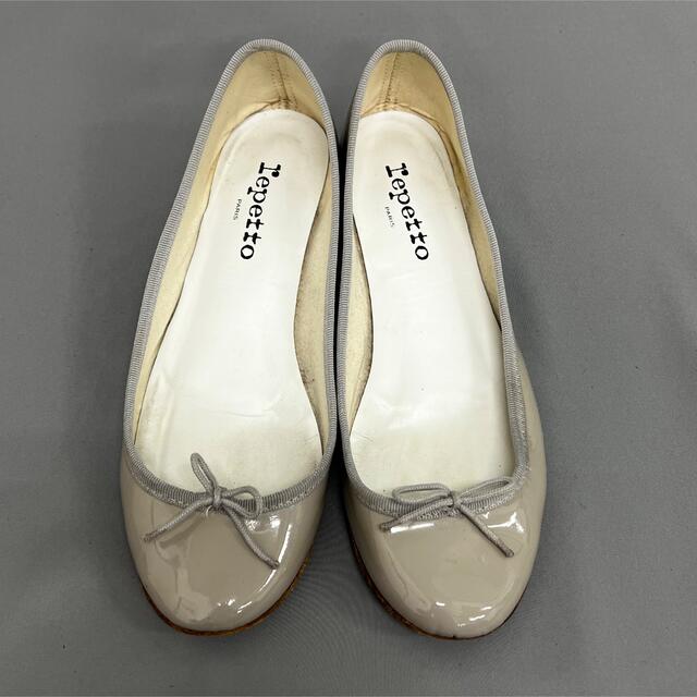 repetto(レペット)のRepetto レペット エナメル ヒール リボンパンプス グレージュ 39.5 レディースの靴/シューズ(ハイヒール/パンプス)の商品写真