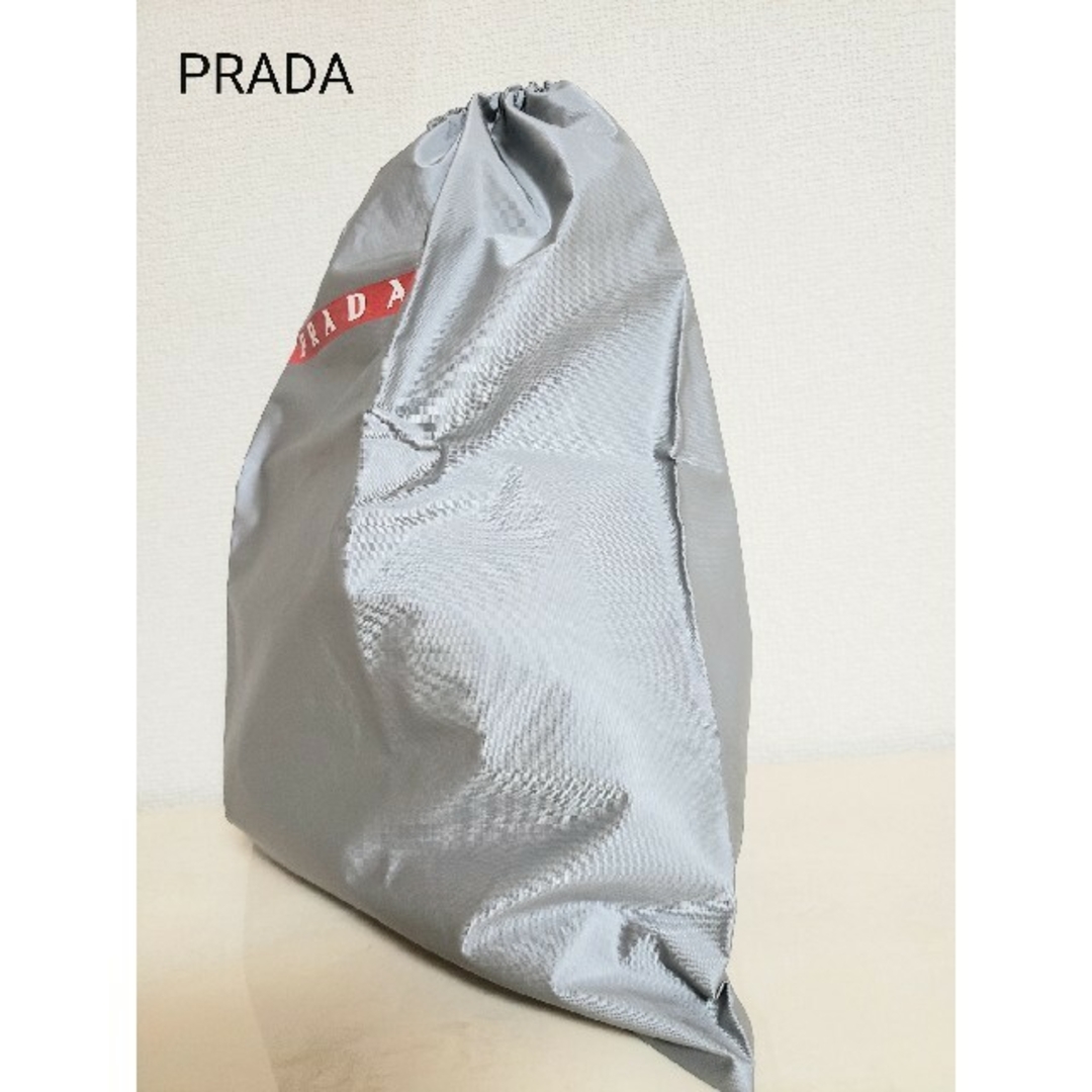 PRADA(プラダ)のプラダ　PRADA　巾着ポーチ　バッグ　シルバーグレー レディースのファッション小物(ポーチ)の商品写真