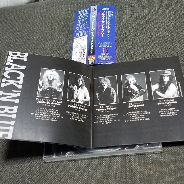 BLACK 'N' BLUE 1st 変則盤 エンタメ/ホビーのCD(ポップス/ロック(洋楽))の商品写真