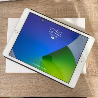 iPad - iPad 無印 第8世代 Wi-Fi 128GB シルバーの通販 by めい's shop ...