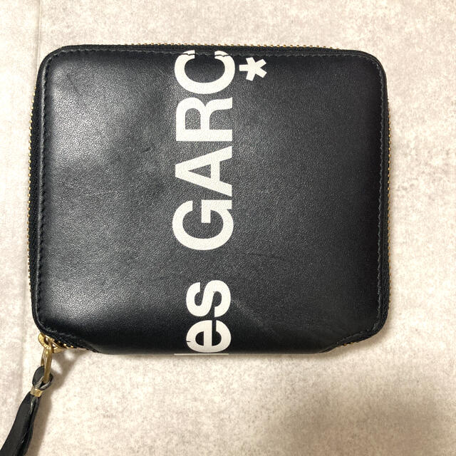 COMME des GARCONS(コムデギャルソン)のCOMME des GARCONS「Huge Logo」 二つ折りZIP財布  メンズのファッション小物(折り財布)の商品写真