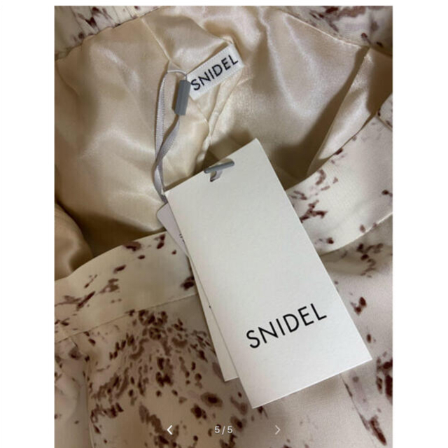 snidel ONLINE限定 アシメケーブルニット×プリントスカートセット