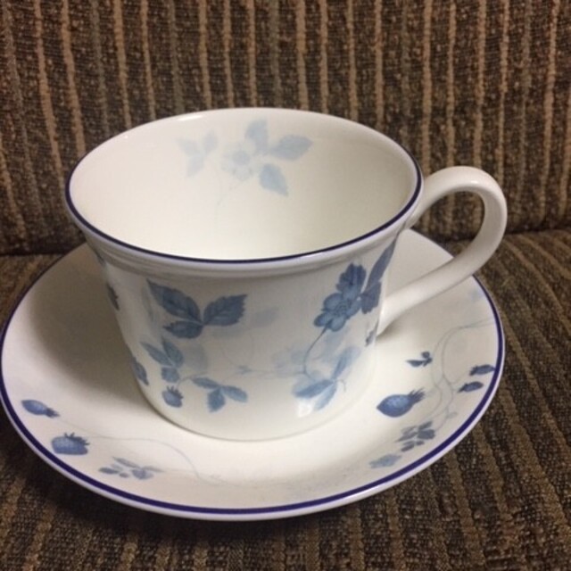 WEDGWOOD(ウェッジウッド)の【新品 未使用】ウェッジウッド ストロベリーブルー カップ&ソーサー カップ インテリア/住まい/日用品のキッチン/食器(グラス/カップ)の商品写真