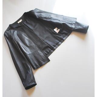 極美品 MIA CARNA 羊革 レザーノーカラージャケット 黒(ライダースジャケット)