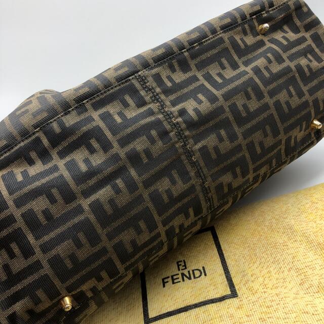 FENDI(フェンディ)の送料無料　フェンディ　ズッカ　ハンドバッグ　トートバッグ レディースのバッグ(ハンドバッグ)の商品写真