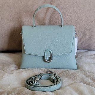 チャールズアンドキース(Charles and Keith)の最終価格◆ストーンエンベリッシュド フロントフラップバッグ(ショルダーバッグ)