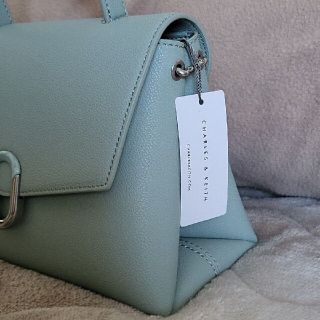 Charles and Keith - 最終価格 ストーンエンベリッシュド フロント