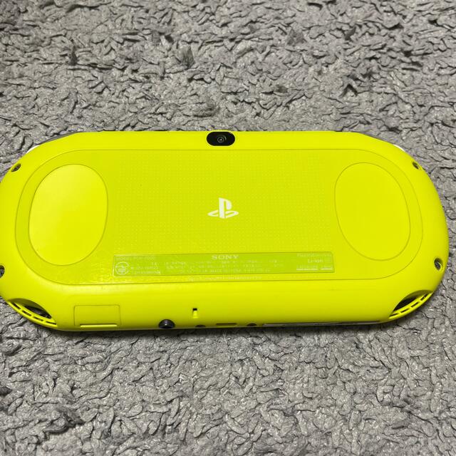 PlayStation Vita(プレイステーションヴィータ)のPSVITA 本体 PCH-2000 ライムグリーン エンタメ/ホビーのゲームソフト/ゲーム機本体(携帯用ゲーム機本体)の商品写真